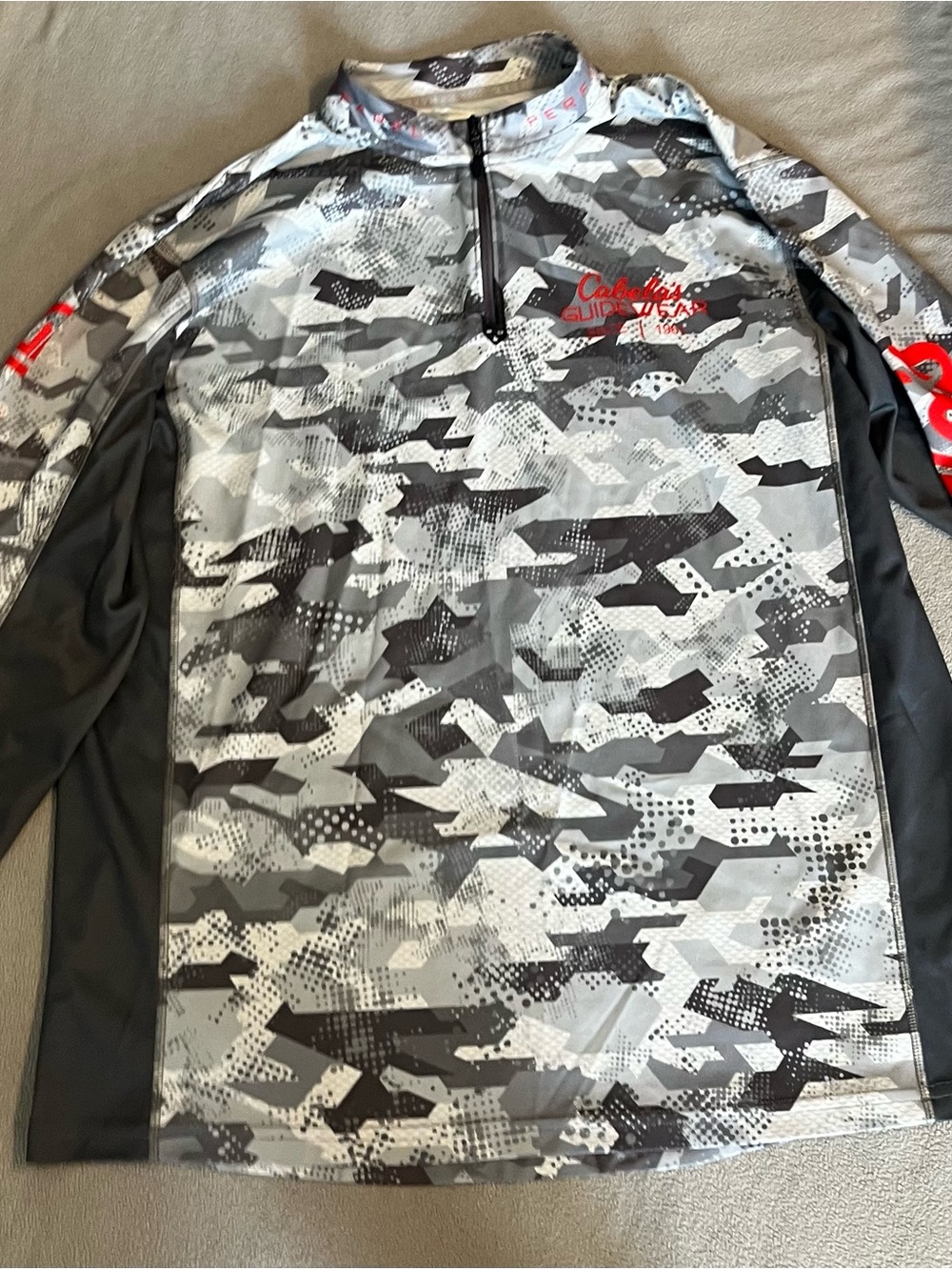 Cabelas Guidewear Men’s Black & Gray Camo Long-Sleeve.